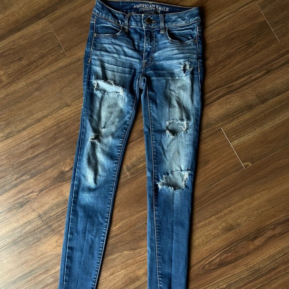 American Eagle High Rise Distressed Jeans size 0 - Picture 1 of 3